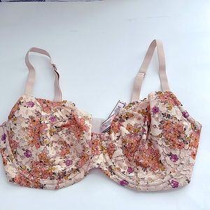 Victoria’s Secret Beige Floral Lace Bra with convertible straps. size 38DD